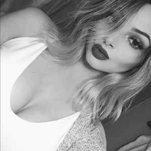 Meet your Posher, Mona